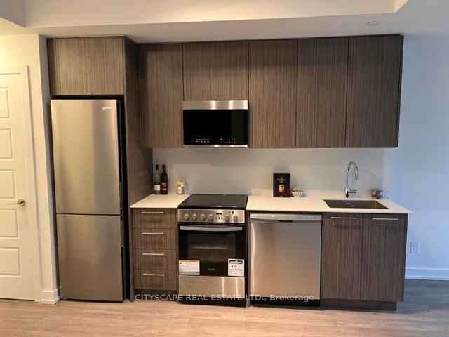 43 - 861 Sheppard Avenue