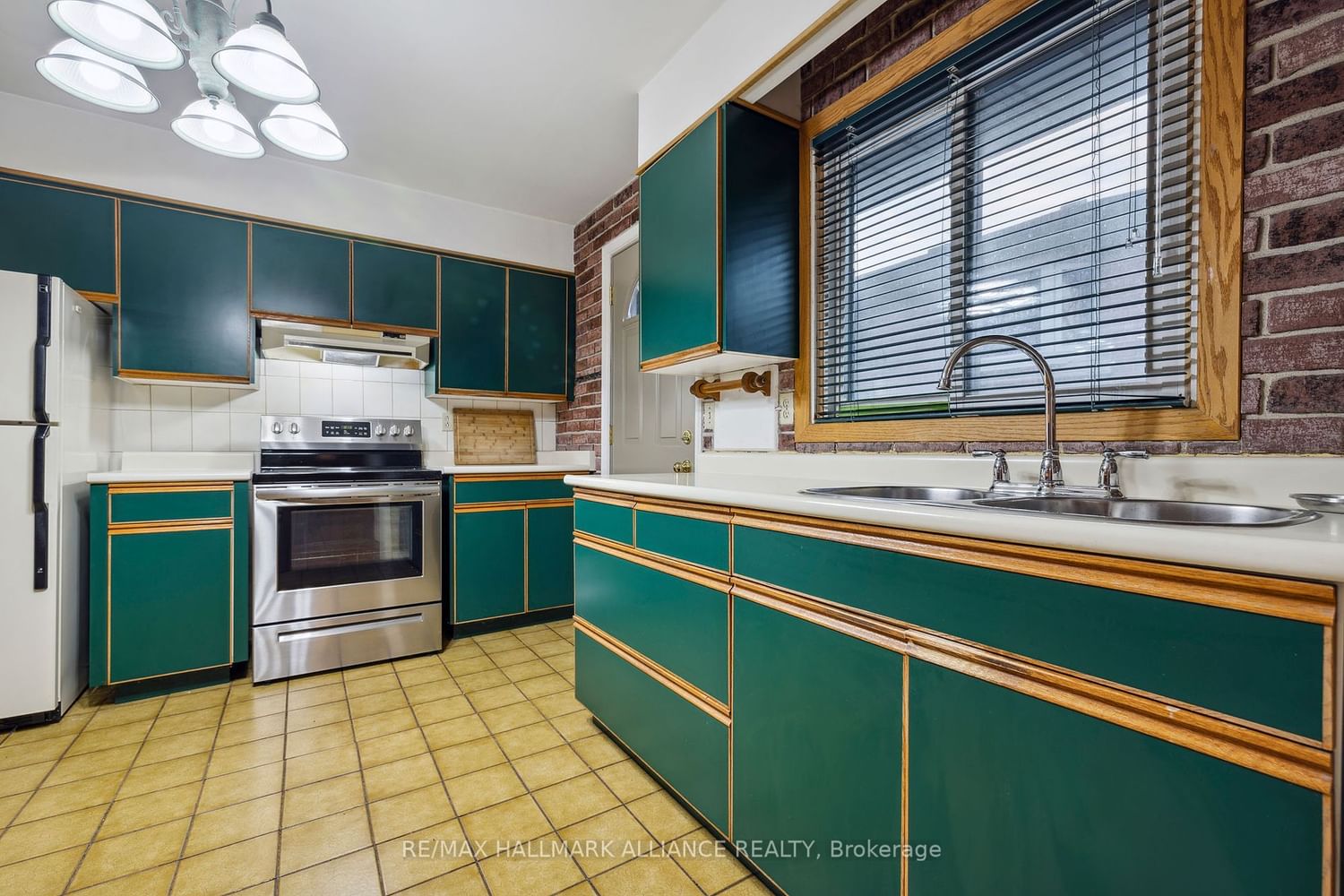 Listing Image 7