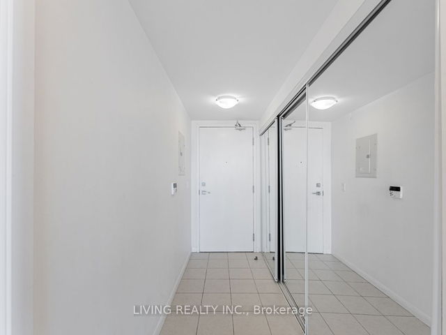 2002 - 832 Bay Street