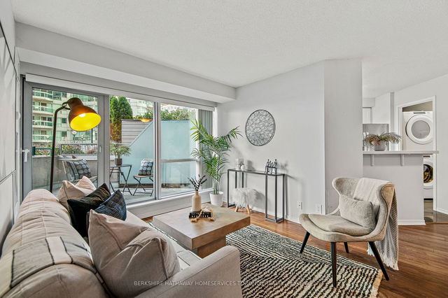 301 - 10 Yonge Street