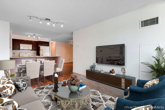 2015 - 30 Grand Trunk Crescent
