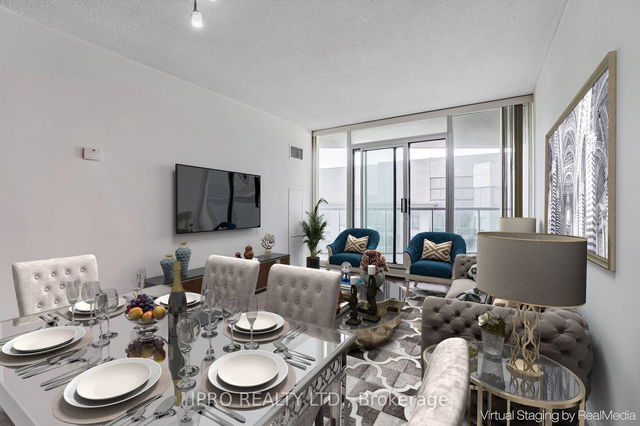 2015 - 30 Grand Trunk Crescent