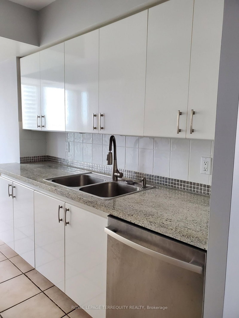 1707 - 8 Hillcrest Ave, Toronto, M2N 6Y6 | Image 2
