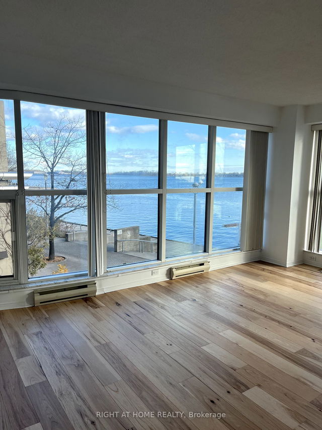 307 - 99 Harbour Square