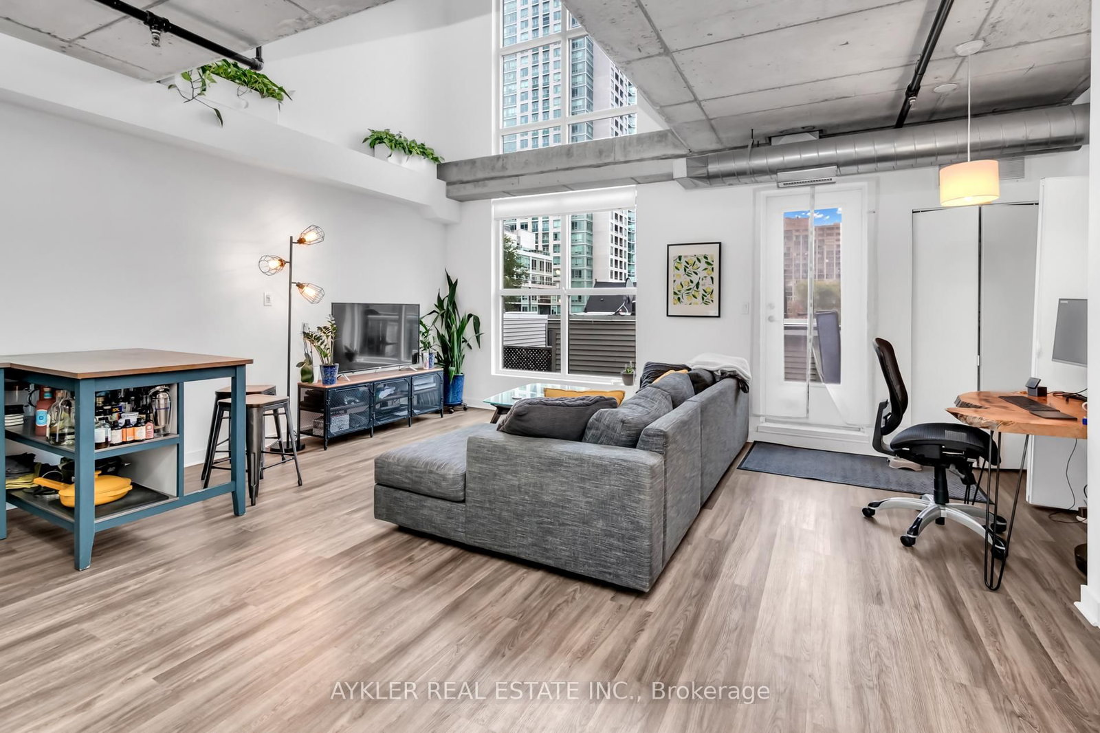 Listing Image 3