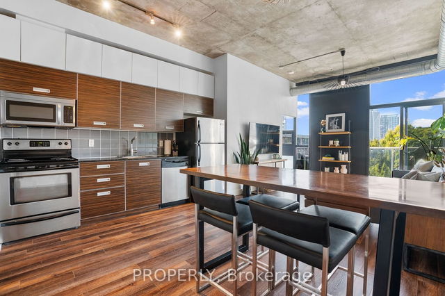 501 - 60 Bathurst Street