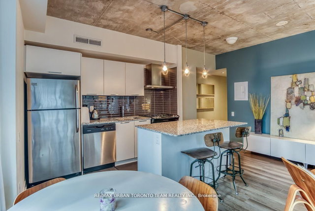 205 - 650 King Street W