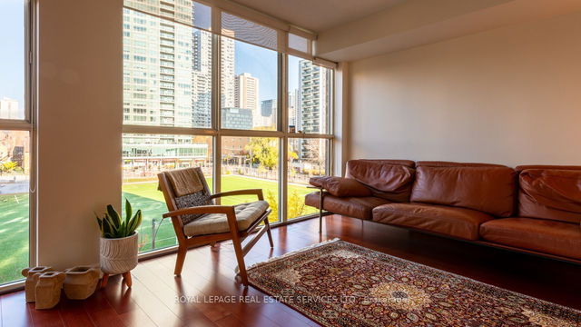 503 - 15 Maitland Place