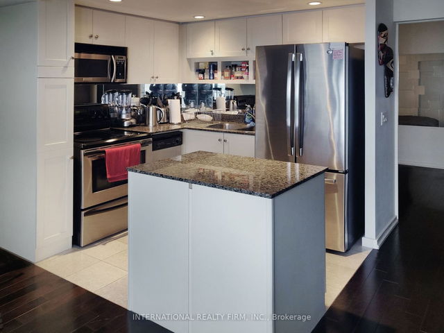1609 - 208 Queens Quay
