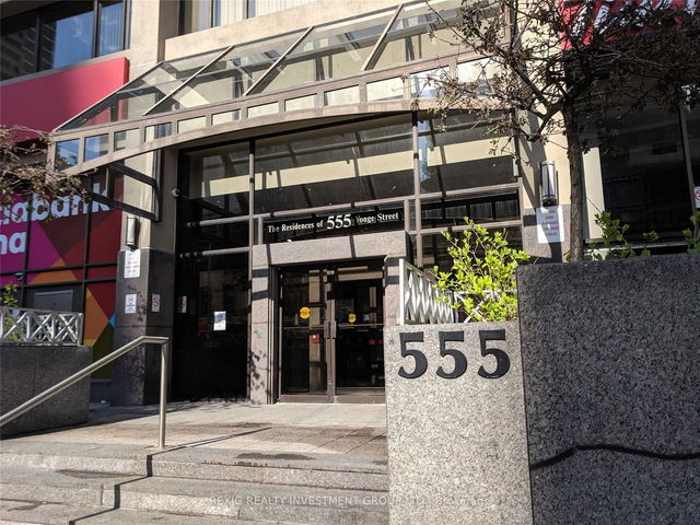 811 - 555 Yonge Street