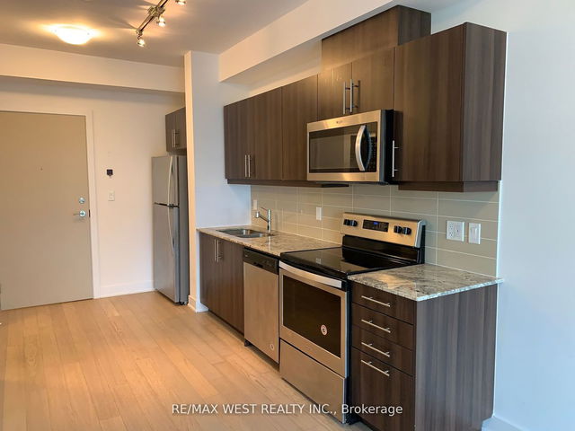 202 - 1486 Bathurst Street