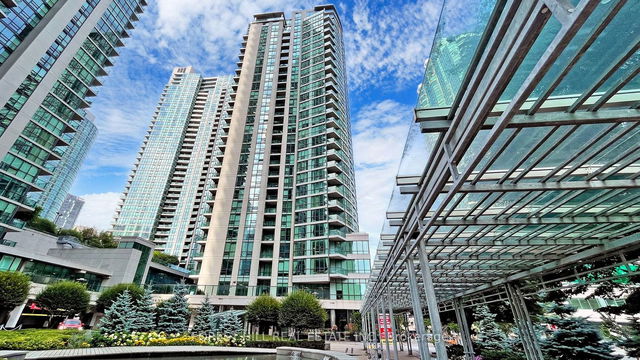 2207 - 16 Yonge Street