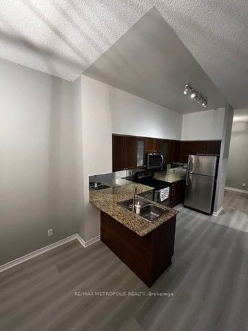 202 - 761 Bay Street