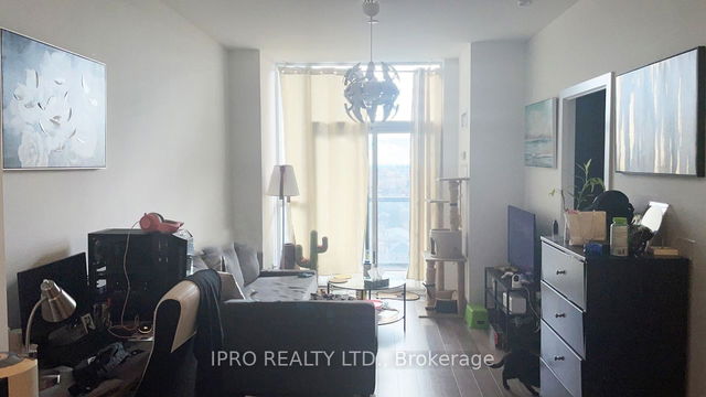810 - 1603 Eglinton Avenue