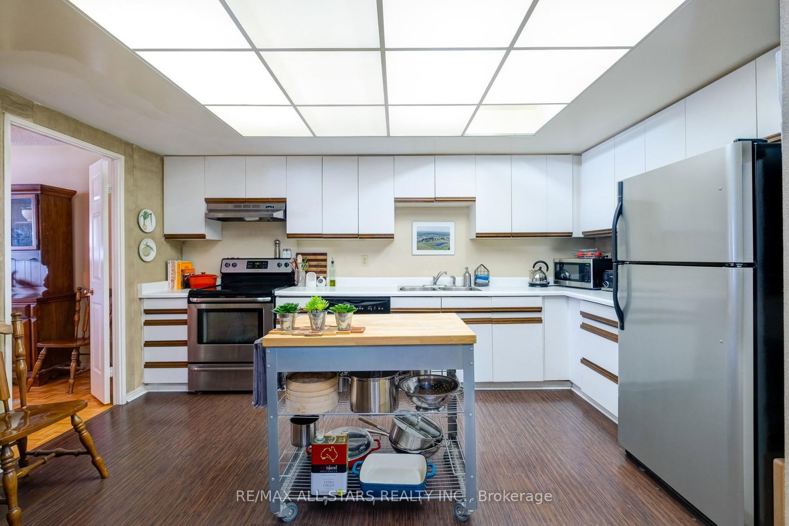 Listing Image 11