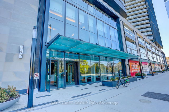 1022 - 585 Bloor Street