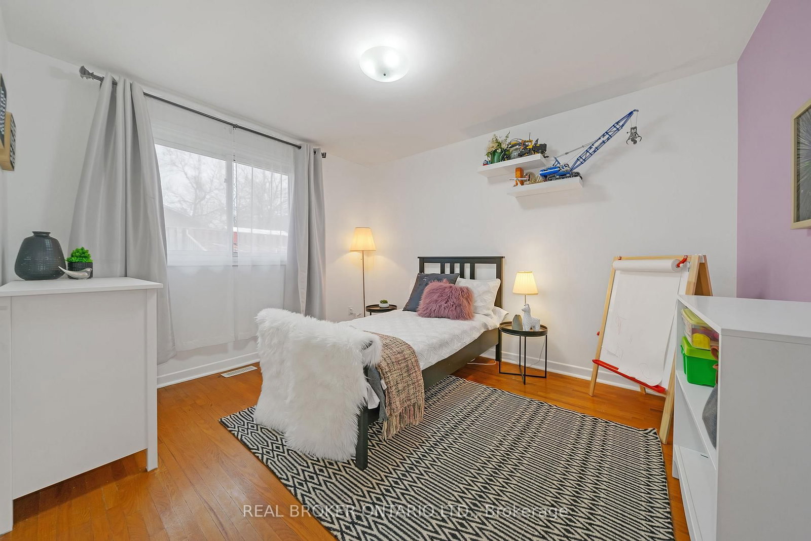 Listing Image 16