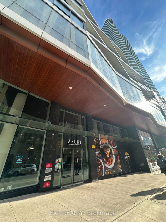 912 - 85 Wood Street