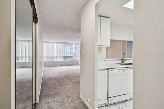 PH 203 - 5785 Yonge Street