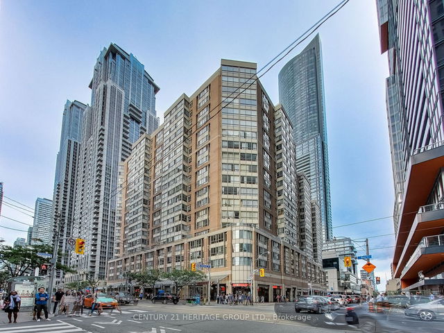 1607 - 717 Bay Street