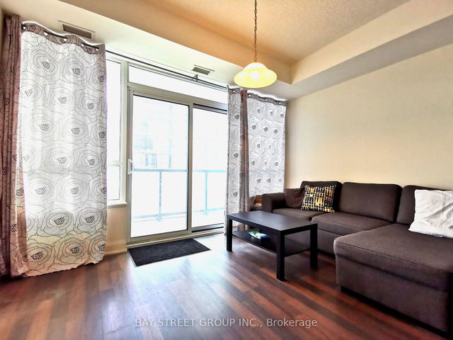 1102 - 68 Canterbury Place