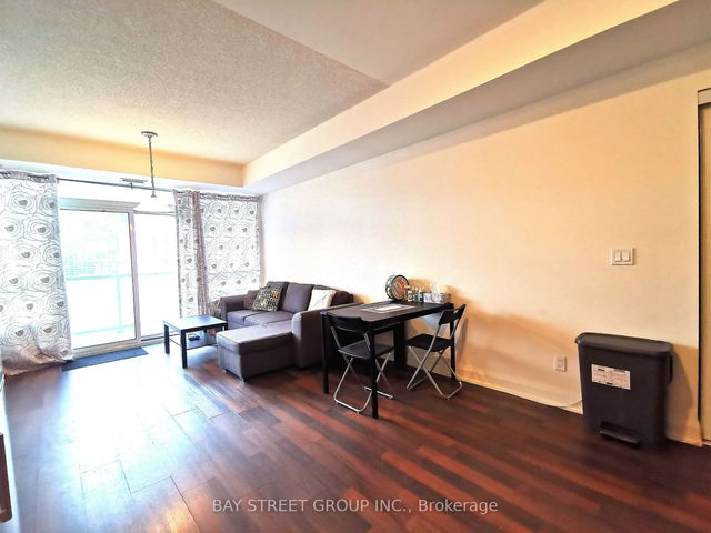 1102 - 68 Canterbury Place
