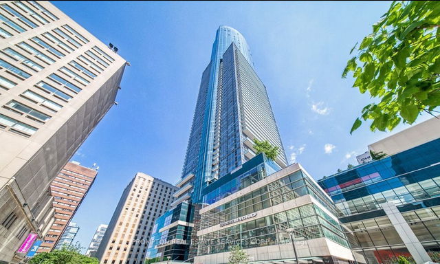 4004 - 386 Yonge Street