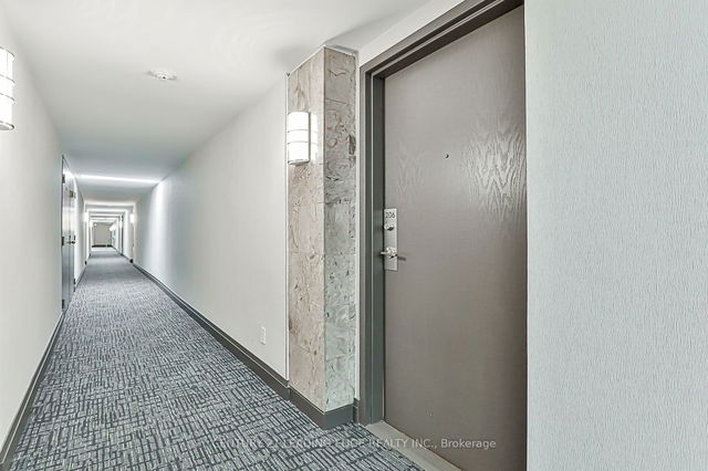 206 - 5795 YONGE Street