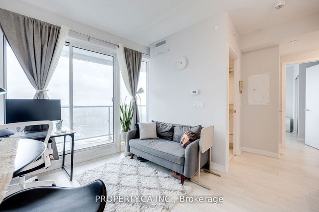5207 - 2221 Yonge Street