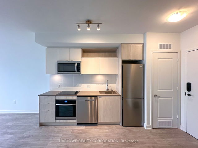 302 - 100 Dalhousie Street
