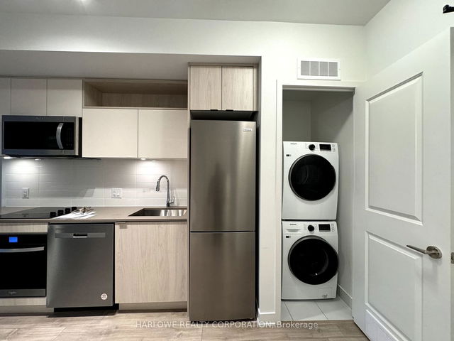 302 - 100 Dalhousie Street