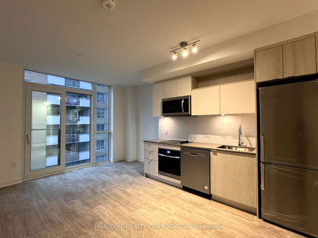 404 - 100 Dalhousie Street