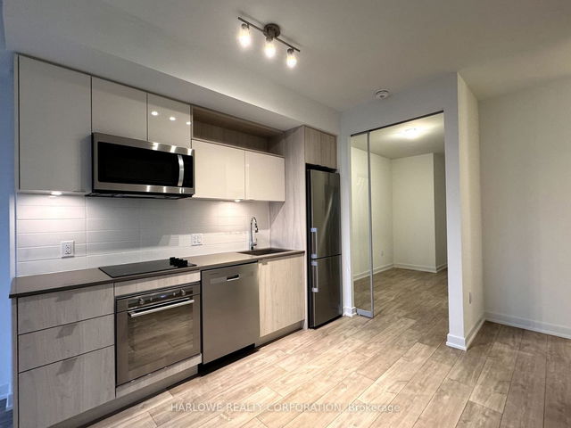 702 - 100 Dalhousie Street