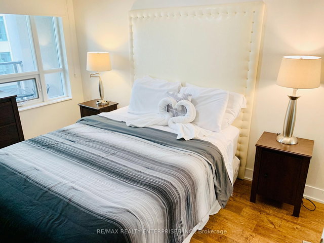 909 - 20 Blue Jays Way