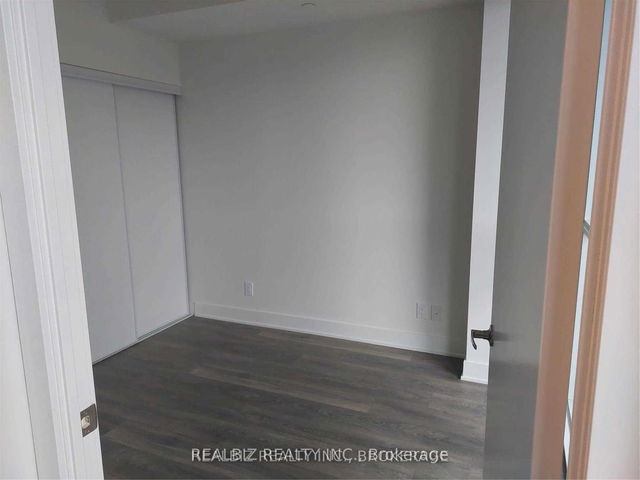 325 - 188 Fairview Mall Drive