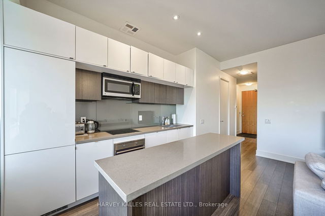 1521 - 111 St Clair Avenue