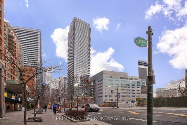 1805 - 832 Bay Street