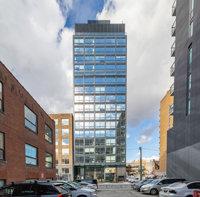 1305 - 458 Richmond Street