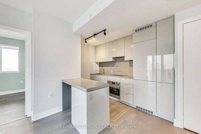 4705 - 7 Grenville Street