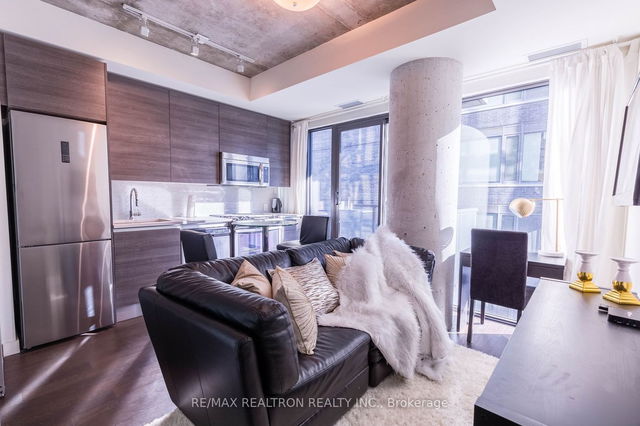 1001 - 111 Bathurst Street