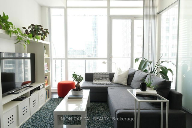1203 - 770 Bay Street