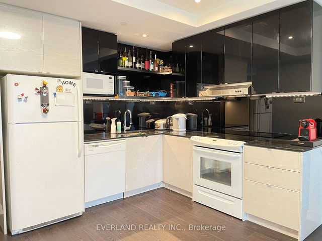 221 - 72 Esther Shiner Boulevard