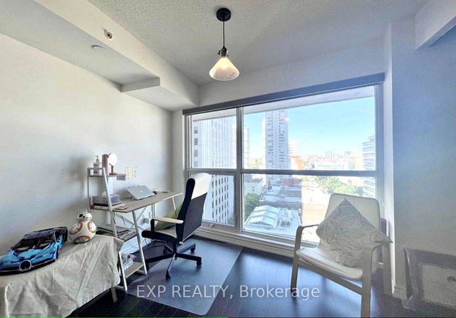 809 - 386 Yonge Street
