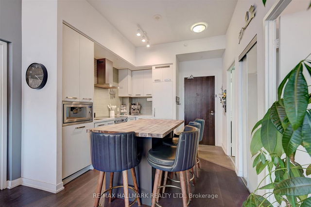 N1009 - 120 Bayview Avenue
