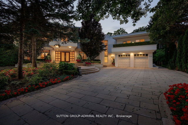 212 Sandringham Drive