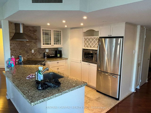 1204 - 1001 Bay Street
