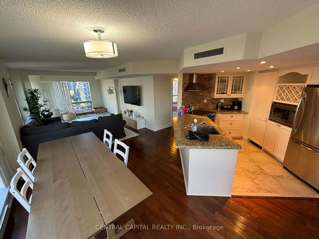 1204 - 1001 Bay Street