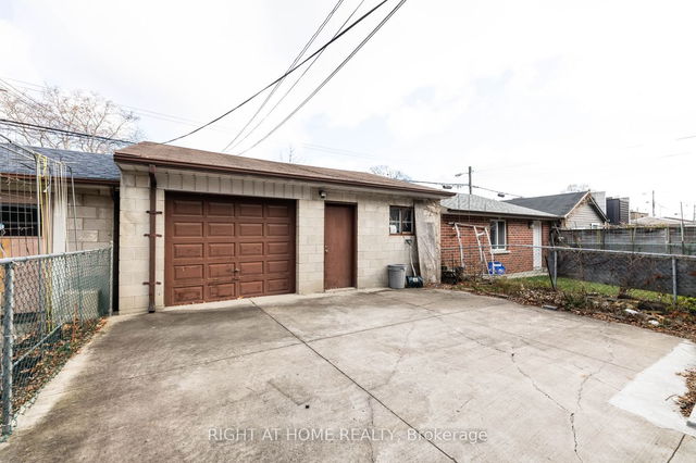 689 Crawford Street