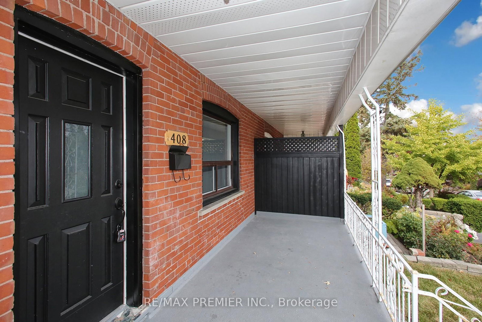 Listing Image 4