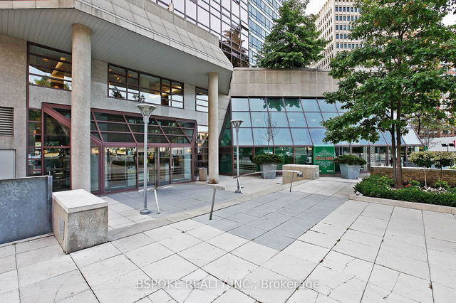 1403 - 1001 Bay Street